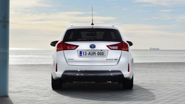 Mais econômico, o 1.4 a diesel é um pouco menos potente, 88 cv, com o qual o carro parte de 16.945 libras | <a href="%20https://quatrorodas.abril.com.br/saloes/genebra/2013/toyota-auris-touring-sports-734894.shtml" rel="migration">Leia mais</a> Mais econômico, o 1.4 a diesel é um pouco menos potente, 88 cv, com o qual o carro parte de 16.945 libras | <a href="%20https://quatrorodas.abril.com.br/saloes/genebra/2013/toyota-auris-touring-sports-734894.shtml" rel="migration">Leia mais</a>
