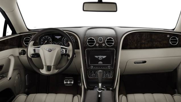 O interior tem uso abundante de materiais nobres, incluindo madeira de reflorestamento e couro natural | <a href="https://quatrorodas.abril.com.br/carros/lancamentos/bentley-flying-spur-734110.shtml" rel="migration">Leia mais</a> O interior tem uso abundante de materiais nobres, incluindo madeira de reflorestamento e couro natural | <a href="https://quatrorodas.abril.com.br/carros/lancamentos/bentley-flying-spur-734110.shtml" rel="migration">Leia mais</a>
