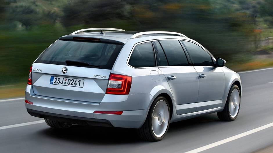 Esta &eacute; a terceira gera&ccedil;&atilde;o do carro, que chega apostando em maior praticidade na compara&ccedil;&atilde;o com a vers&atilde;o anterior | <a href="%20https://quatrorodas.abril.com.br/saloes/genebra/2013/skoda-octavia-combi-734532.shtml" rel="migration">Leia mais</a>