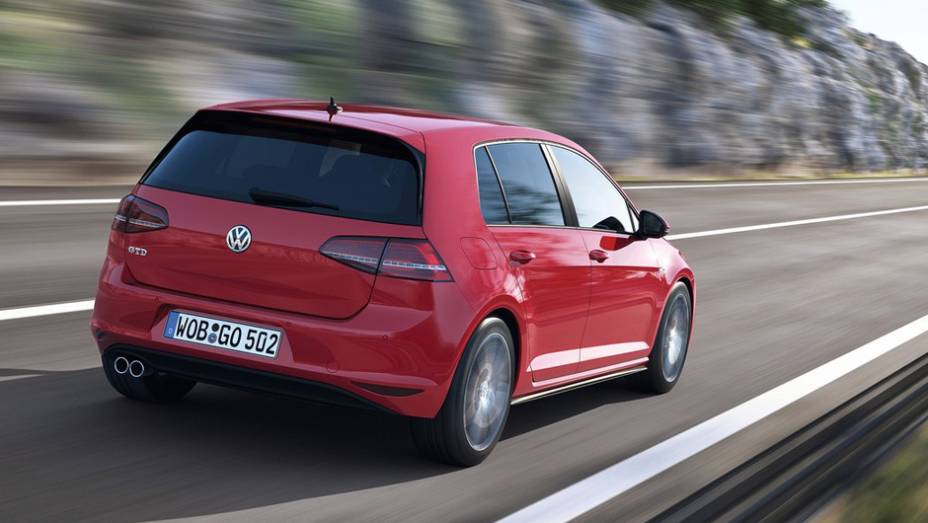 Embora não revele dados detalhados, a Volkswagen informa que a novidade realiza consumo médio combinado de 23,7 km/l | <a href="%20https://quatrorodas.abril.com.br/saloes/genebra/2013/vw-golf-gtd-734407.shtml" rel="migration">Leia mais</a>