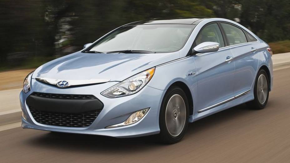 Hyundai Sonata Hybrid - híbrido | <a href="https://quatrorodas.abril.com.br/noticias/hyundai-blue-sonata-hybrid-preocupacao-meio-ambiente-286221_p.shtml" rel="migration">Leia mais</a>