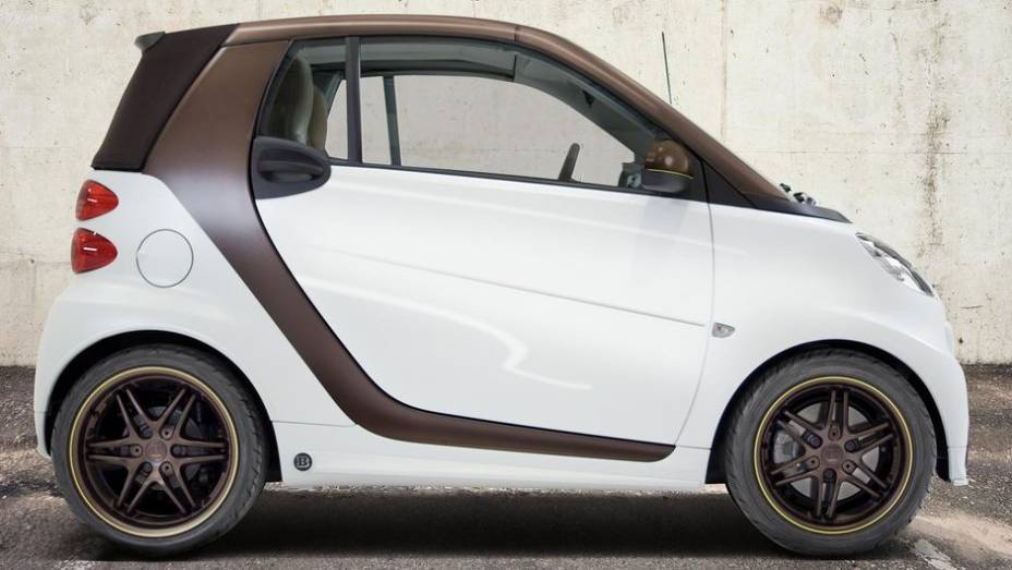 Ela foi feita em parceria com a BoDesign, tradicional empresa do ramo de design de interiores, sediada na Dinamarca | <a href="%20https://quatrorodas.abril.com.br/saloes/genebra/2013/smart-fortwo-boconcept-734992.shtml" rel="migration">Leia mais</a>