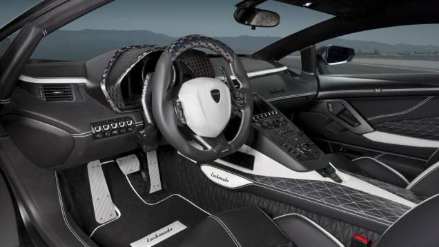 Sob o capô, é utilizado um motor 6.5 V12, com dois turbocompressores e novo sistema de exaustão. A potência oferecida é de 1.250 cavalos | <a href="%20https://quatrorodas.abril.com.br/saloes/genebra/2013/honda-civic-tourer-735173.shtml" rel="migration">Leia mais</a> Sob o capô, é utilizado um motor 6.5 V12, com dois turbocompressores e novo sistema de exaustão. A potência oferecida é de 1.250 cavalos | <a href="%20https://quatrorodas.abril.com.br/saloes/genebra/2013/honda-civic-tourer-735173.shtml" rel="migration">Leia mais</a>