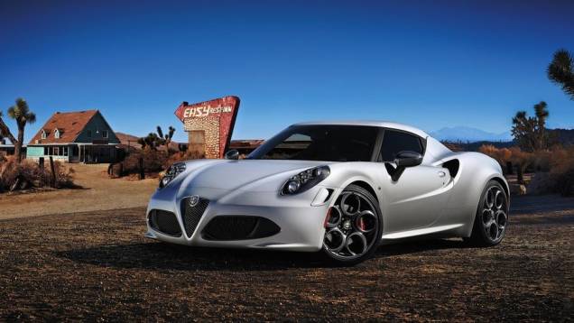 Alfa Romeo 4C | <a href="https://quatrorodas.abril.com.br/saloes/genebra/2013/alfa-romeo-revela-mais-fotos-4c-734491.shtml" rel="migration">Leia mais</a>