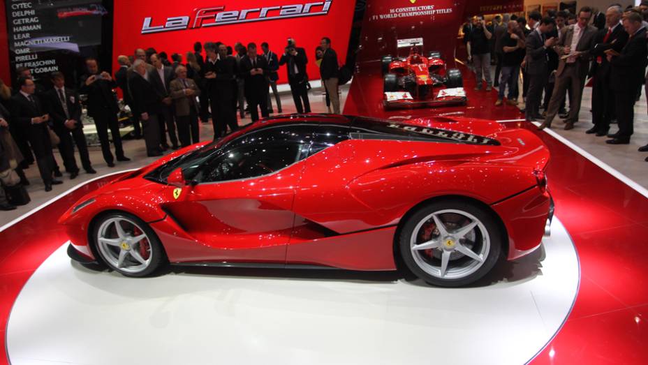 Ferrari LaFerrari | <a href="https://quatrorodas.abril.com.br/saloes/genebra/2013/ferrari-revela-laferrari-735265.shtml" rel="migration">Leia mais</a> | <a href="https://quatrorodas.abril.com.br/galerias/saloes/genebra/2013/direto-genebra-2013-parte-2-735401.shtml" rel="migration">Parte 2</a>