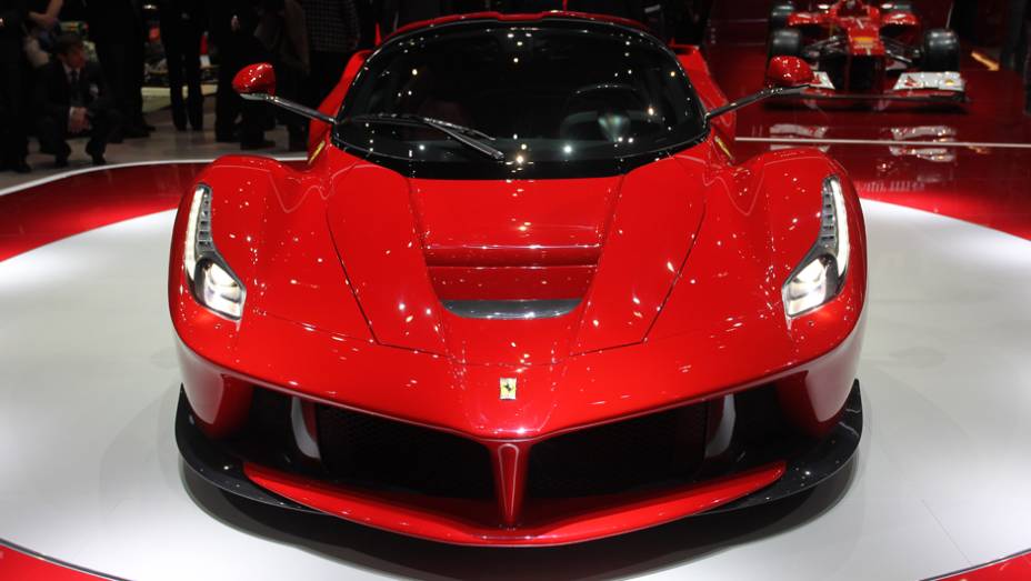 Ferrari LaFerrari | <a href="https://quatrorodas.abril.com.br/saloes/genebra/2013/ferrari-revela-laferrari-735265.shtml" rel="migration">Leia mais</a> | <a href="https://quatrorodas.abril.com.br/galerias/saloes/genebra/2013/direto-genebra-2013-parte-2-735401.shtml" rel="migration">Parte 2</a>