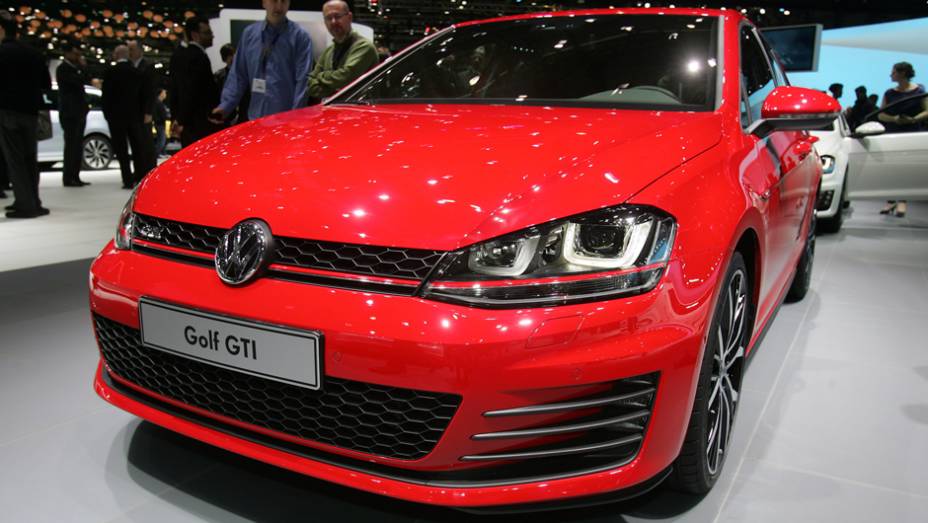 Volkswagen Golf GTI | <a href="https://quatrorodas.abril.com.br/saloes/genebra/2013/vw-revela-novo-golf-gti-734725.shtml" rel="migration">Leia mais</a> | <a href="https://quatrorodas.abril.com.br/galerias/saloes/genebra/2013/direto-genebra-2013-parte-2-735401.shtml" rel="migration">Parte</a>