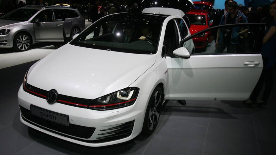 Volkswagen Golf GTI | <a href="https://quatrorodas.abril.com.br/saloes/genebra/2013/vw-revela-novo-golf-gti-734725.shtml" rel="migration">Leia mais</a> | <a href="https://quatrorodas.abril.com.br/galerias/saloes/genebra/2013/direto-genebra-2013-parte-2-735401.shtml" rel="migration">Parte</a>