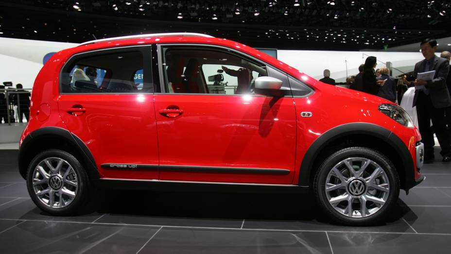 Volkswagen Cross Up | <a href="https://quatrorodas.abril.com.br/saloes/genebra/2013/vw-cross-up-734147.shtml" rel="migration">Leia mais</a> | <a href="https://quatrorodas.abril.com.br/galerias/saloes/genebra/2013/direto-genebra-2013-parte-2-735401.shtml" rel="migration">Parte 2 dos destaq</a>