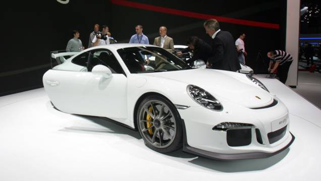 Porsche 911 GT3 | <a href="https://quatrorodas.abril.com.br/saloes/genebra/2013/porsche-911-gt3-735214.shtml" rel="migration">Leia mais</a> | <a href="https://quatrorodas.abril.com.br/galerias/saloes/genebra/2013/direto-genebra-2013-parte-2-735401.shtml" rel="migration">Parte 2 dos destaq</a> Porsche 911 GT3 | <a href="https://quatrorodas.abril.com.br/saloes/genebra/2013/porsche-911-gt3-735214.shtml" rel="migration">Leia mais</a> | <a href="https://quatrorodas.abril.com.br/galerias/saloes/genebra/2013/direto-genebra-2013-parte-2-735401.shtml" rel="migration">Parte 2 dos destaq</a>