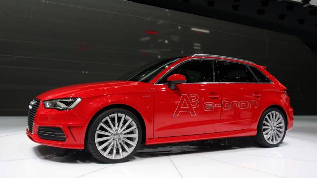 Audi A3 e-tron | <a href="https://quatrorodas.abril.com.br/saloes/genebra/2013/audi-a3-e-tron-734416.shtml" rel="migration">Leia mais</a> | <a href="https://quatrorodas.abril.com.br/galerias/saloes/genebra/2013/direto-genebra-2013-parte-2-735401.shtml" rel="migration">Parte 2 dos destaque</a> Audi A3 e-tron | <a href="https://quatrorodas.abril.com.br/saloes/genebra/2013/audi-a3-e-tron-734416.shtml" rel="migration">Leia mais</a> | <a href="https://quatrorodas.abril.com.br/galerias/saloes/genebra/2013/direto-genebra-2013-parte-2-735401.shtml" rel="migration">Parte 2 dos destaque</a>