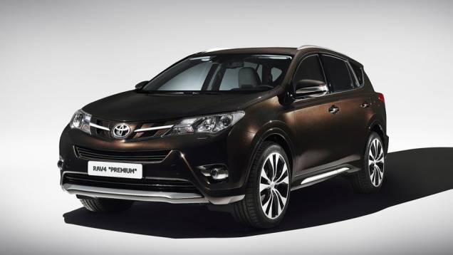 Para esta edição do Salão de Genebra, a montadora japonesa traz duas versões especiais do RAV4 | <a href="%20https://quatrorodas.abril.com.br/saloes/genebra/2013/toyota-rav4-concepts-735322.shtml" rel="migration">Leia mais</a>