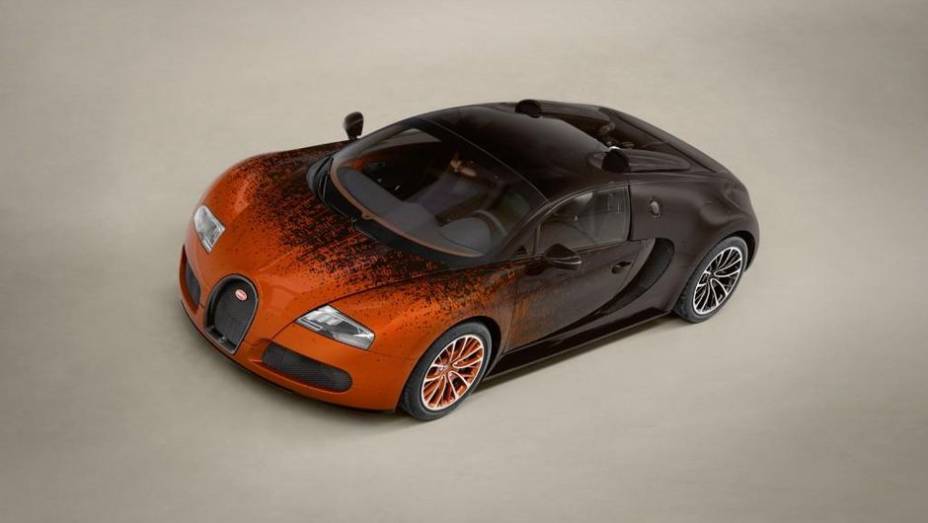 A Bugatti, sem muito alarde prévio, revelou no Salão de Genebra o Veyron Grand Sport Venet | <a href="https://quatrorodas.abril.com.br/saloes/genebra/2013/bugatti-veyron-grand-sport-venet-735269.shtml" rel="migration">Leia mais</a>