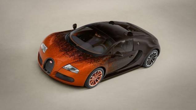 A Bugatti, sem muito alarde prévio, revelou no Salão de Genebra o Veyron Grand Sport Venet | <a href="https://quatrorodas.abril.com.br/saloes/genebra/2013/bugatti-veyron-grand-sport-venet-735269.shtml" rel="migration">Leia mais</a>