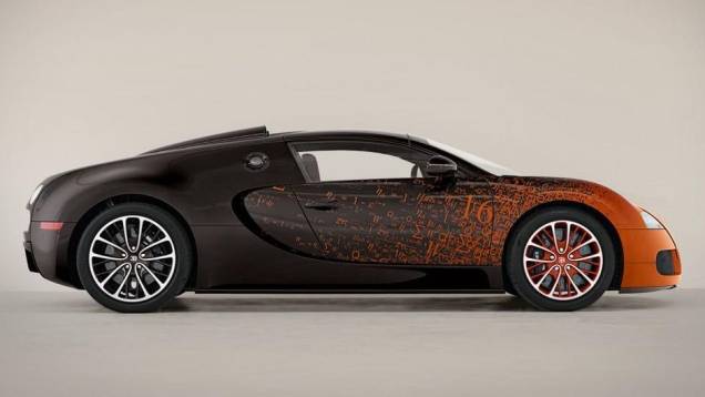 Assim, o Veyron Grand Sport Venet conta com motor 8.0 W16, que entrega 1.001 cavalos de potência | <a href="%20https://quatrorodas.abril.com.br/saloes/genebra/2013/bugatti-veyron-grand-sport-venet-735269.shtml" rel="migration">Leia mais</a>