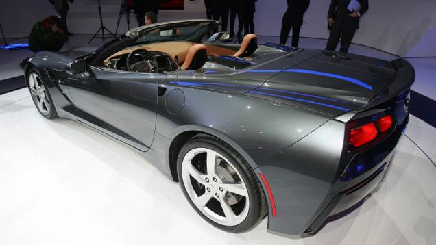 Chevrolet Corvette Stingray | <a href="https://quatrorodas.abril.com.br/saloes/genebra/2013/chevrolet-corvette-stingray-conversivel-735080.shtml" rel="migration">Leia mais</a> | <a href="https://quatrorodas.abril.com.br/galerias/saloes/genebra/2013/salao-genebra-2013-parte" rel="migration"></a>