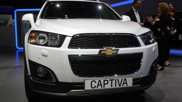 Lançada há menos de quatro anos, a Captiva passa por sua segunda reestilização | <a href="https://quatrorodas.abril.com.br/saloes/genebra/2013/chevrolet-captiva-734430.shtml" rel="migration">Leia mais</a>