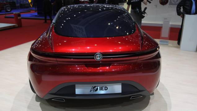 O estilo equilibra linhas limpas com traços marcantes nas proporções certas | <a href="https://quatrorodas.abril.com.br/saloes/genebra/2013/alfa-romeo-gloria-concept-734921.shtml" rel="migration">Leia mais</a> O estilo equilibra linhas limpas com traços marcantes nas proporções certas | <a href="https://quatrorodas.abril.com.br/saloes/genebra/2013/alfa-romeo-gloria-concept-734921.shtml" rel="migration">Leia mais</a>