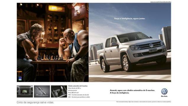 Quem disse que fortões devem ser ignorantes? Pela propaganda, não é o caso da picape Amarok - nem dos jogadores de xadrez acima... Quem disse que fortões devem ser ignorantes? Pela propaganda, não é o caso da picape Amarok - nem dos jogadores de xadrez acima...