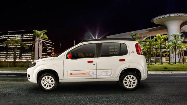 Série especial foi desenvolvida sobre a versão 1.0 quatro portas | <a href="https://quatrorodas.abril.com.br/noticias/mercado/fiat-uno-ganha-serie-college-736970.shtml" rel="migration">Leia mais</a> Série especial foi desenvolvida sobre a versão 1.0 quatro portas | <a href="https://quatrorodas.abril.com.br/noticias/mercado/fiat-uno-ganha-serie-college-736970.shtml" rel="migration">Leia mais</a>