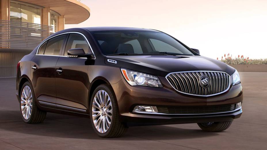 A Buick revelou o modelo 2014 do sedã LaCrosse, cuja apresentação ao público ocorre neste Salão de Nova Iorque | <a href="%20https://quatrorodas.abril.com.br/saloes/new-york/2013//buick-lacrosse-736992.shtml" rel="migration">Leia mais</a>