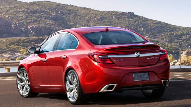 A novidade que mais chama a atenção na atualização é a utilização de um novo motor 2.0 turbo na versão GS, de topo, com potência menor do que o antecessor | <a href="%20https://quatrorodas.abril.com.br/saloes/new-york/2013//buick-regal-737108.shtml" rel="migration">Leia ma</a> A novidade que mais chama a atenção na atualização é a utilização de um novo motor 2.0 turbo na versão GS, de topo, com potência menor do que o antecessor | <a href="%20https://quatrorodas.abril.com.br/saloes/new-york/2013//buick-regal-737108.shtml" rel="migration">Leia ma</a>