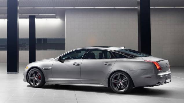 A unidade entrega 542 cavalos de potência | <a href="https://quatrorodas.abril.com.br/saloes/new-york/2013/jaguar-xjr-737116.shtml" rel="migration">Leia mais</a> A unidade entrega 542 cavalos de potência | <a href="https://quatrorodas.abril.com.br/saloes/new-york/2013/jaguar-xjr-737116.shtml" rel="migration">Leia mais</a>