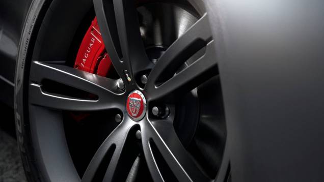 ...espera-se que o carro seja vendido a, aproximadamente, US$ 130 mil | <a href="https://quatrorodas.abril.com.br/saloes/new-york/2013/jaguar-xjr-737116.shtml" rel="migration">Leia mais</a> ...espera-se que o carro seja vendido a, aproximadamente, US$ 130 mil | <a href="https://quatrorodas.abril.com.br/saloes/new-york/2013/jaguar-xjr-737116.shtml" rel="migration">Leia mais</a>