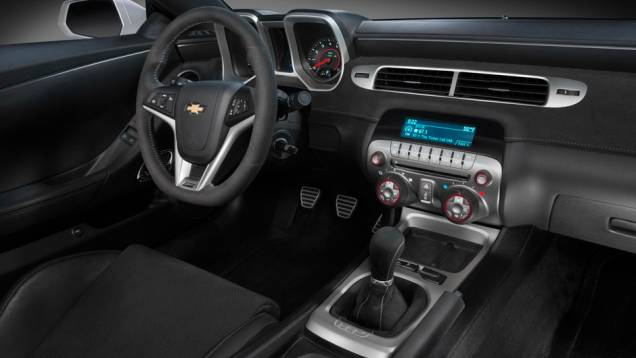 Nela, será utilizada, exclusivamente, transmissão manual de seis marchas | <a href="https://quatrorodas.abril.com.br/saloes/new-york/2013/chevrolet-camaro-2014-737105.shtml" rel="migration">Leia mais</a>