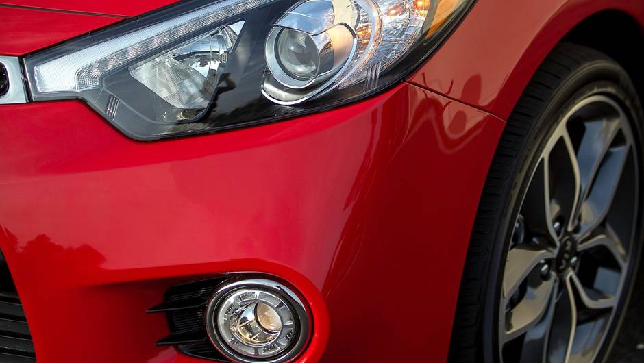 ...ar-condicionado autom&aacute;tico de duas zonas, bot&atilde;o de partida e revestimento em couro | <a href="%20https://quatrorodas.abril.com.br/saloes/new-york/2013/kia-forte-koup-737223.shtml" rel="migration">Leia mais</a>