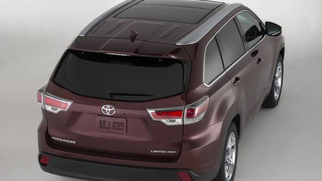 As rodas de liga-leve podem ser de 18 ou 19 polegadas | <a href="https://quatrorodas.abril.com.br/saloes/new-york/2013/toyota-highlander-737218.shtml" rel="migration">Leia mais</a>