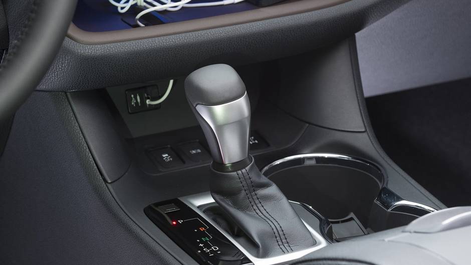 Em todos os casos, a transmiss&atilde;o utilizada &eacute; autom&aacute;tica de seis marchas | <a href="https://quatrorodas.abril.com.br/saloes/new-york/2013/toyota-highlander-737218.shtml" rel="migration">Leia mais</a>
