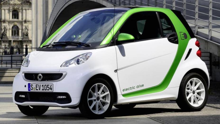 A smart também aposta na tecnologia elétrica durante este Salão de Nova Iorque | <a href="https://quatrorodas.abril.com.br/saloes/new-york/2013/smart-fortwo-electric-drive-737283.shtml" rel="migration">Leia mais</a>