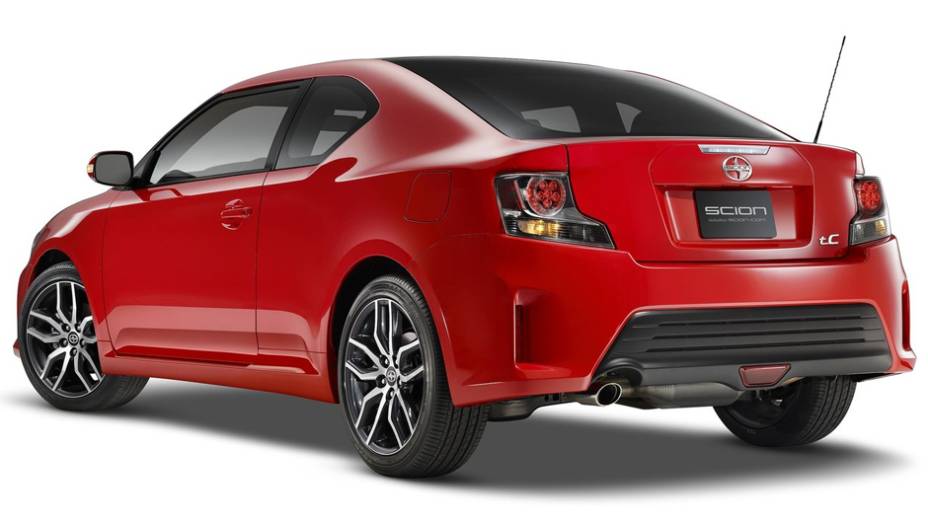 O motor do modelo permanece sendo um 2.5 quatro cilindros | <a href="https://quatrorodas.abril.com.br/saloes/new-york/2013//scion-tc-737389.shtml" rel="migration">Leia mais</a>