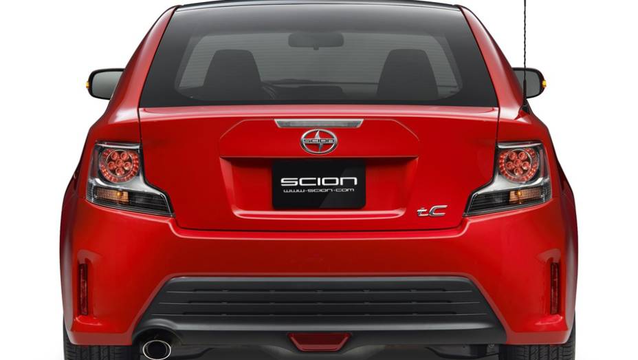 Os consumidores podem optar por um câmbio manual de 6 marchas ou automático, também com seis velocidades | <a href="%20https://quatrorodas.abril.com.br/saloes/new-york/2013//scion-tc-737389.shtml" rel="migration">Leia mais</a>