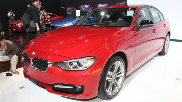 BMW 328d | <a href="https://quatrorodas.abril.com.br/saloes/new-york/2013//bmw-328d-737432.shtml" rel="migration">Leia mais</a> BMW 328d | <a href="https://quatrorodas.abril.com.br/saloes/new-york/2013//bmw-328d-737432.shtml" rel="migration">Leia mais</a>