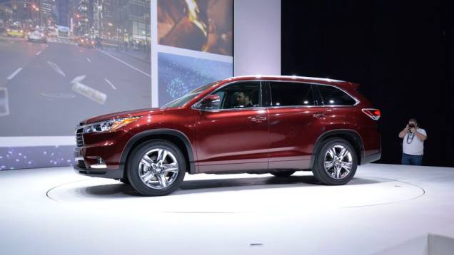 Toyota Highlander | <a href="https://quatrorodas.abril.com.br/saloes/new-york/2013/toyota-highlander-737218.shtml" rel="migration">Leia mais</a> Toyota Highlander | <a href="https://quatrorodas.abril.com.br/saloes/new-york/2013/toyota-highlander-737218.shtml" rel="migration">Leia mais</a>
