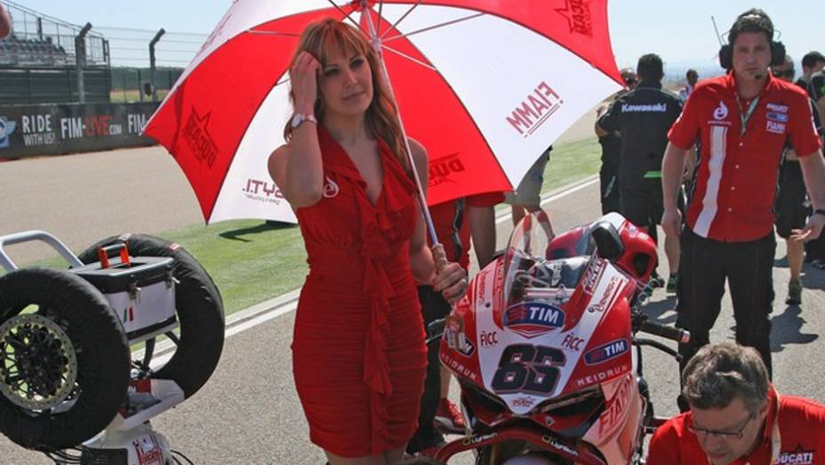 Veja como foram as corridas, que contaram com a presença de belas garotas! | <a href="https://quatrorodas.abril.com.br/moto/noticias/wsbk-chaz-davies-domina-aragon-738610.shtml" rel="migration">Leia mais</a>