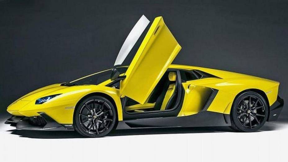 O diferencial do 50 Anniversario é um kit aerodinâmico especial | <a href="https://quatrorodas.abril.com.br/saloes/xangai/2013/lamborghini-aventador-lp720-4-50-anniversario-738879.shtml" rel="migration">Leia mais</a>