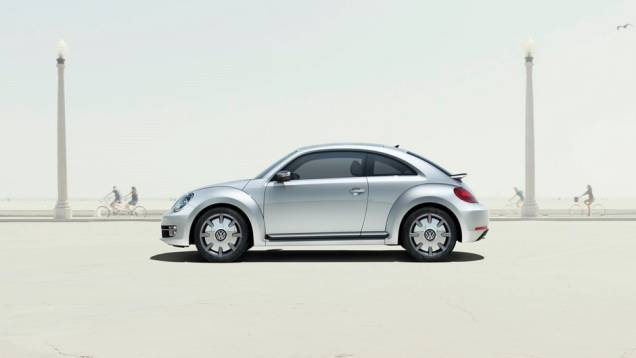 De acordo com a VW, este é o primeiro carro produzido pela marca totalmente integrado ao iPhone | <a href="%20https://quatrorodas.abril.com.br/saloes/xangai/2013/volkswagen-ibeetle-739065.shtml" rel="migration">Leia mais</a>