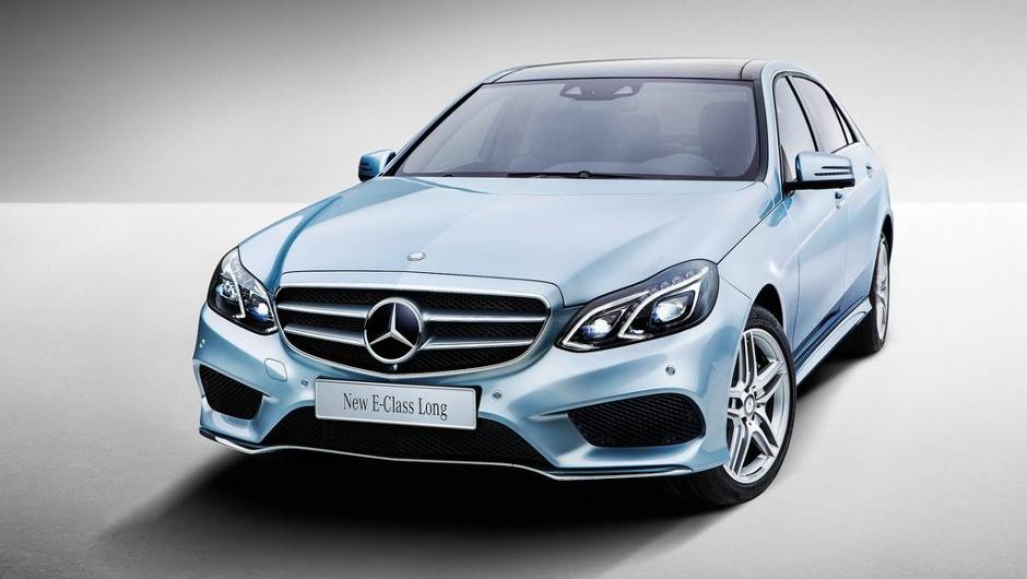 A Mercedes-Benz revelou oficialmente o E-Class L durante o Sal&atilde;o de Xangai 2013 | <a href="https://quatrorodas.abril.com.br/saloes/xangai/2013/mercedes-benz-e-class-739220.shtml" rel="migration">Leia mais</a>