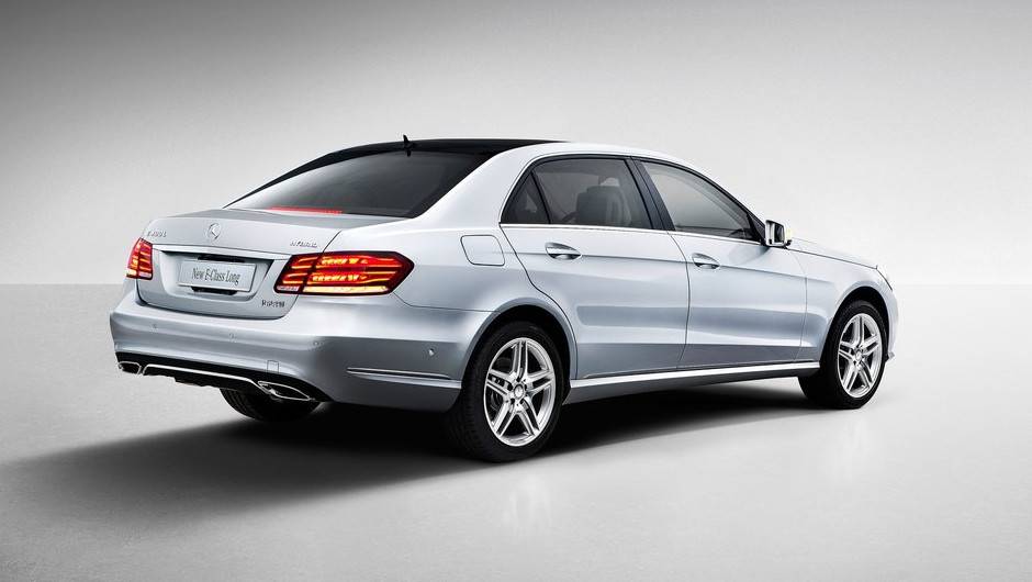 Ele representa uma vers&atilde;o de chassis longo do recente facelift do E-Class que ser&aacute; vendido exclusivamente na China | <a href="%20https://quatrorodas.abril.com.br/saloes/xangai/2013/mercedes-benz-e-class-739220.shtml" rel="migration">Leia mais</a>