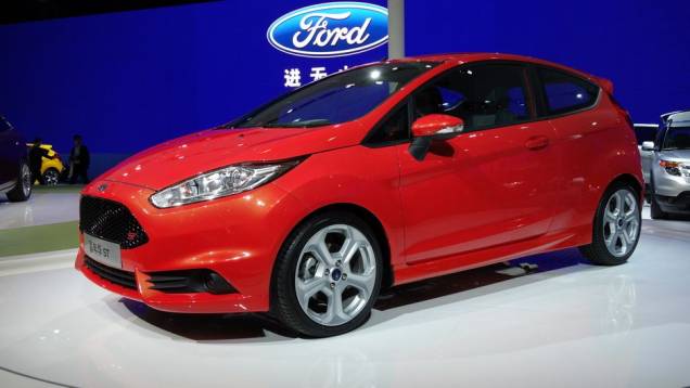 Ford Fiesta ST | <a href="https://quatrorodas.abril.com.br/saloes/xangai/2013/ford-apresenta-novo-mondeo-fiesta-st-xangai-739238.shtml" rel="migration">Leia mais</a>