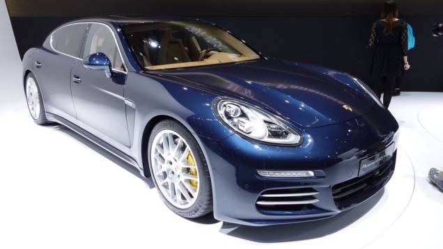 Porsche Panamera | <a href="https://quatrorodas.abril.com.br/saloes/xangai/2013/porsche-panamera-738686.shtml" rel="migration">Leia mais</a>