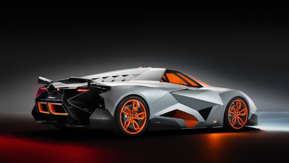 Modelo não ganhará versão de produção | <a href="https://quatrorodas.abril.com.br/noticias/fabricantes/lamborghini-cria-egoista-concept-741099.shtml" rel="migration">Leia mais</a>