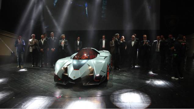 Lamborghini apresentou o carro-conceito Egoista | <a href="https://quatrorodas.abril.com.br/noticias/fabricantes/lamborghini-cria-egoista-concept-741099.shtml" rel="migration">Leia mais</a>