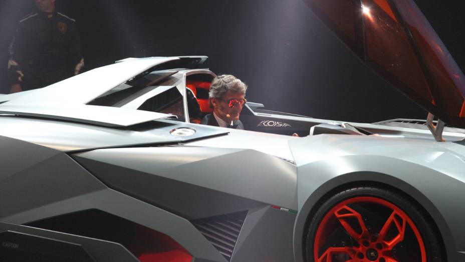 Carro só poderá ser ocupado pelo motorista | <a href="https://quatrorodas.abril.com.br/noticias/fabricantes/lamborghini-cria-egoista-concept-741099.shtml" rel="migration">Leia mais</a>