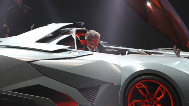 Carro só poderá ser ocupado pelo motorista | <a href="https://quatrorodas.abril.com.br/noticias/fabricantes/lamborghini-cria-egoista-concept-741099.shtml" rel="migration">Leia mais</a> Carro só poderá ser ocupado pelo motorista | <a href="https://quatrorodas.abril.com.br/noticias/fabricantes/lamborghini-cria-egoista-concept-741099.shtml" rel="migration">Leia mais</a>