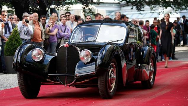 Bugatti 57SC 1938 | <a href="https://quatrorodas.abril.com.br/noticias/fabricantes/bugatti-1938-ralph-lauren-vence-concurso-elegancia-742534.shtml" rel="migration">Leia mais</a>
