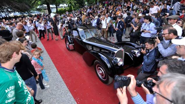 Bugatti 57SC 1938 | <a href="https://quatrorodas.abril.com.br/noticias/fabricantes/bugatti-1938-ralph-lauren-vence-concurso-elegancia-742534.shtml" rel="migration">Leia mais</a>